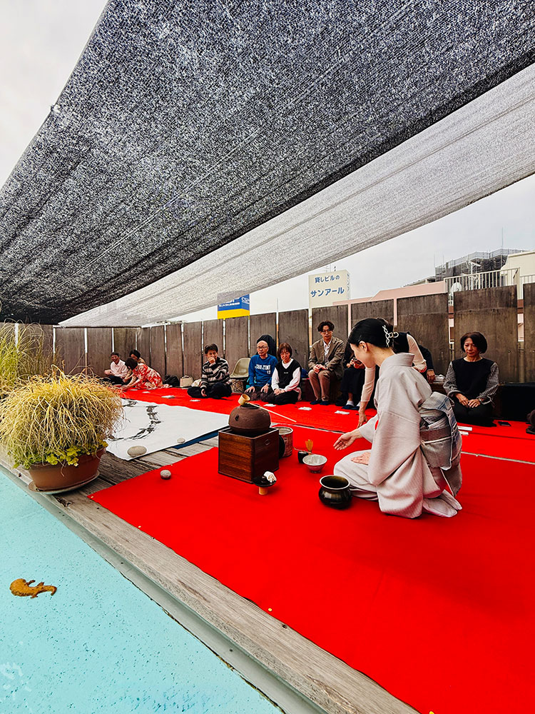 屋上庭園でのお茶会