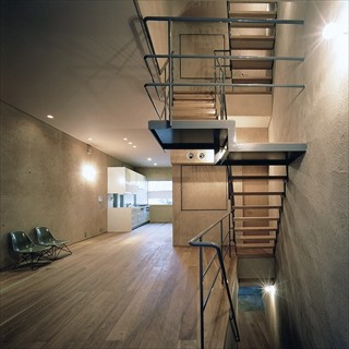 二階の広間と階段