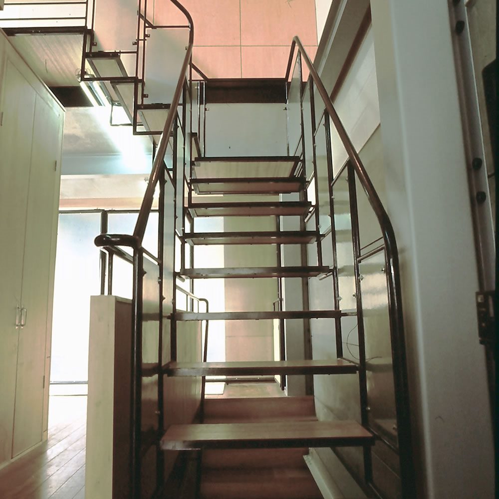 室内の階段