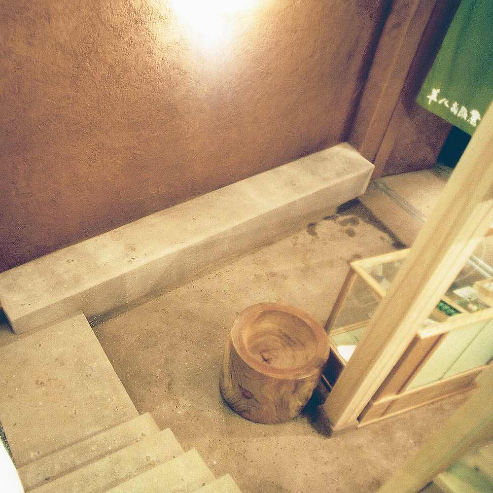 ぎおんの焼き餅屋　階段