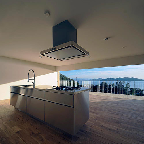 リビングダイニングから雄大な海が見渡せる