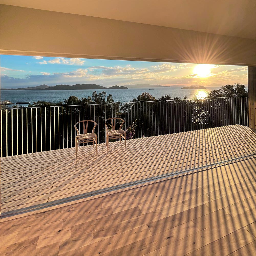 リビングからキッチンを見る