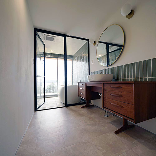 海を見渡すパウダールーム